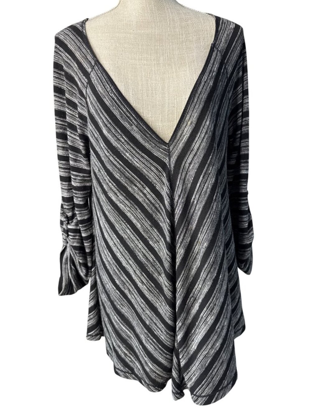 Max Edition Black & Gray Striped V-Neck Tunic Top With 3/4 Button-Cuff Sleeves L